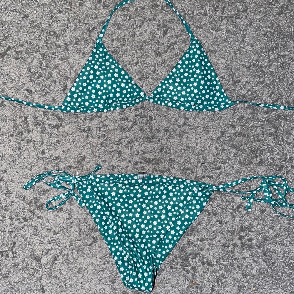 NEVER USED!!Green flowery two piece